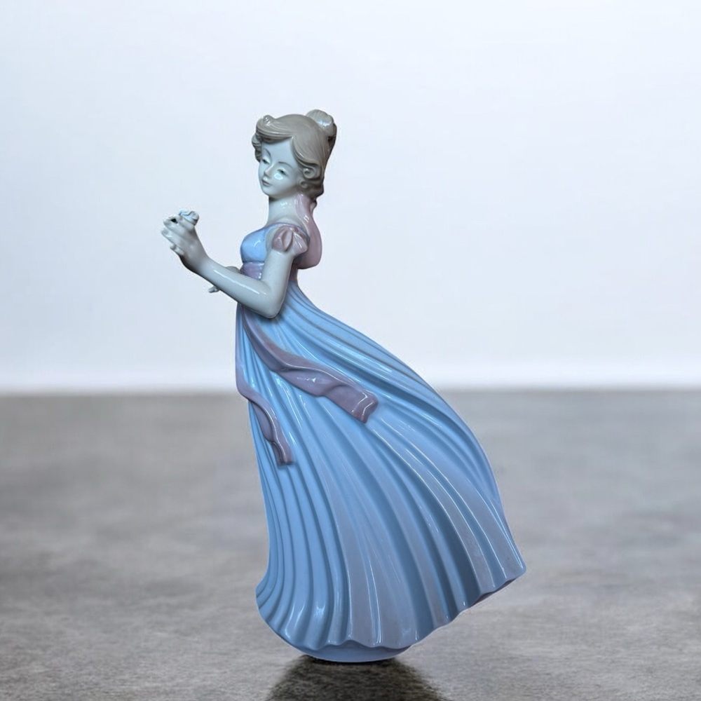 Tengra Valencia Spain Handmade in Lladro Style - Picture 4 of 7
